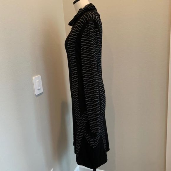 Elegant Black and Gray Long Sleeve Dress - Picture 3 of 6